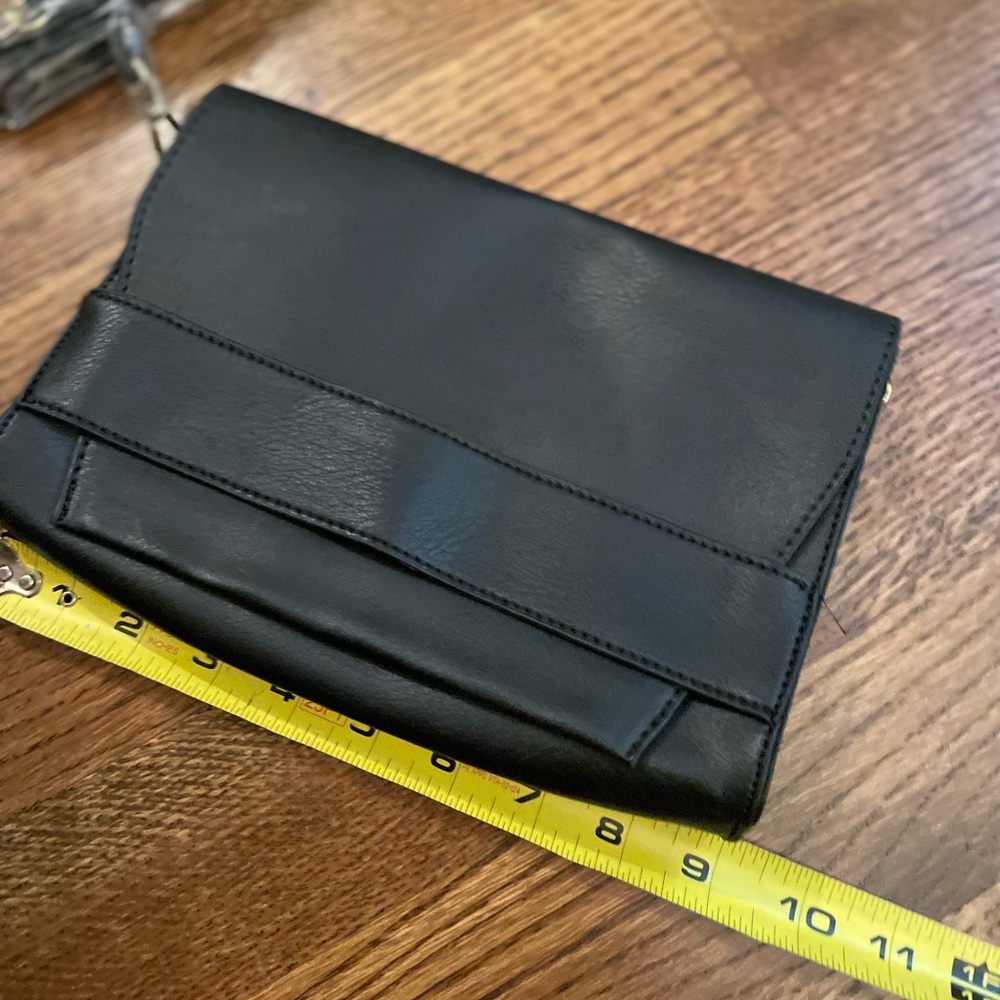 NWT black crossbody purse. 🖤